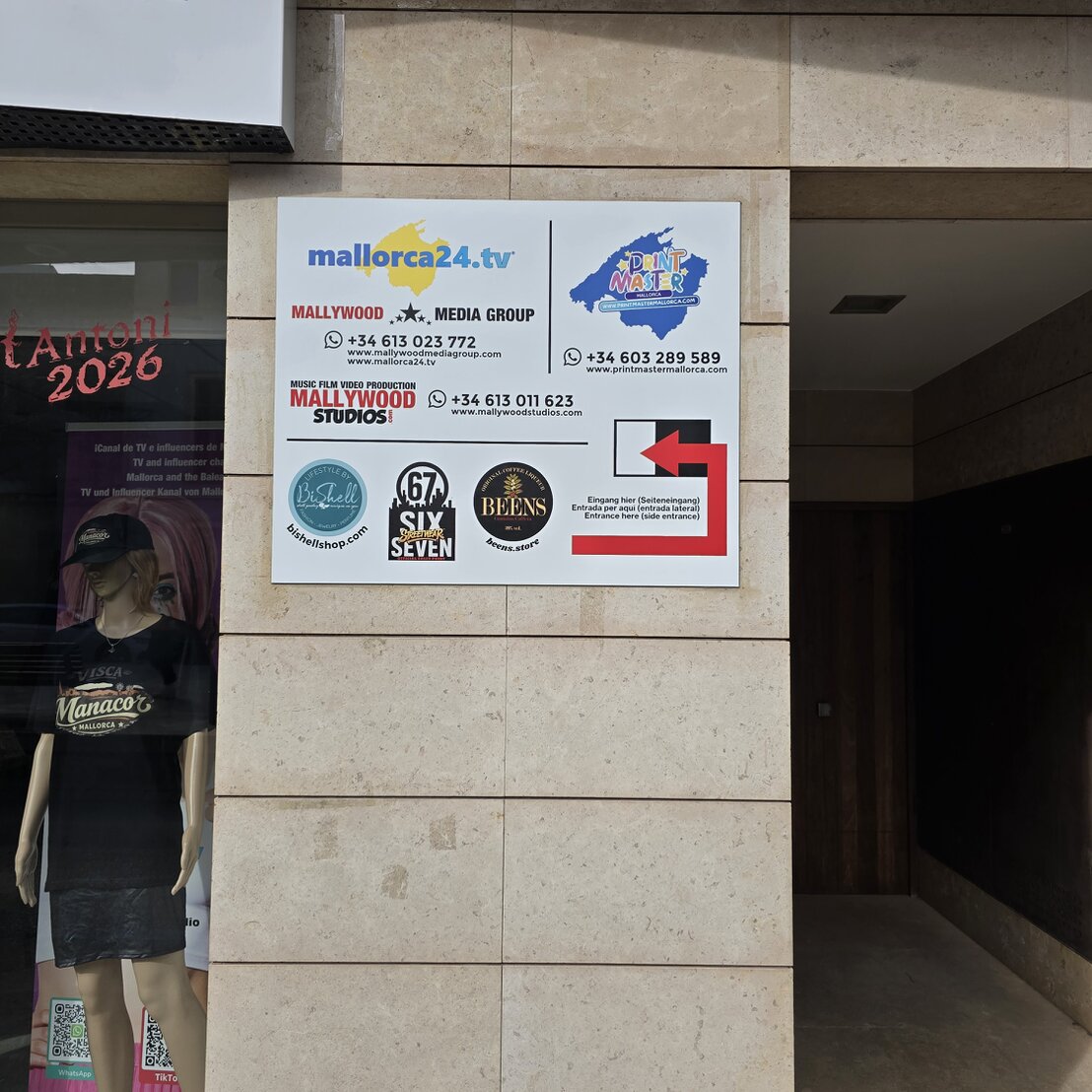 Beratungsgespräch in der Druckerei